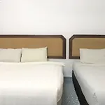 OYO 90465 Pelangi Baru Hotel