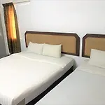 Oyo 90465 Pelangi Baru Hotel