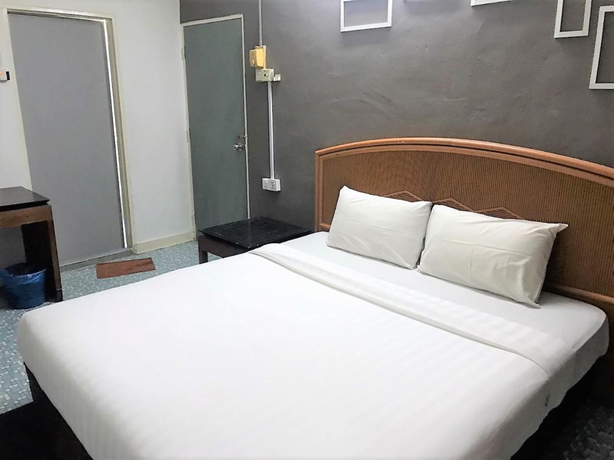 Oyo 90465 Pelangi Baru 3*